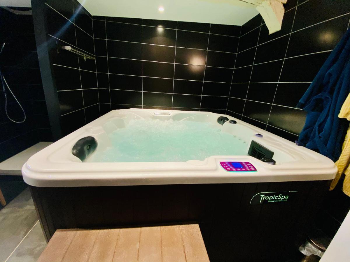 Escapade Romantique - Jacuzzi Et Parking Prive - 002 Apartment Rouen Ngoại thất bức ảnh