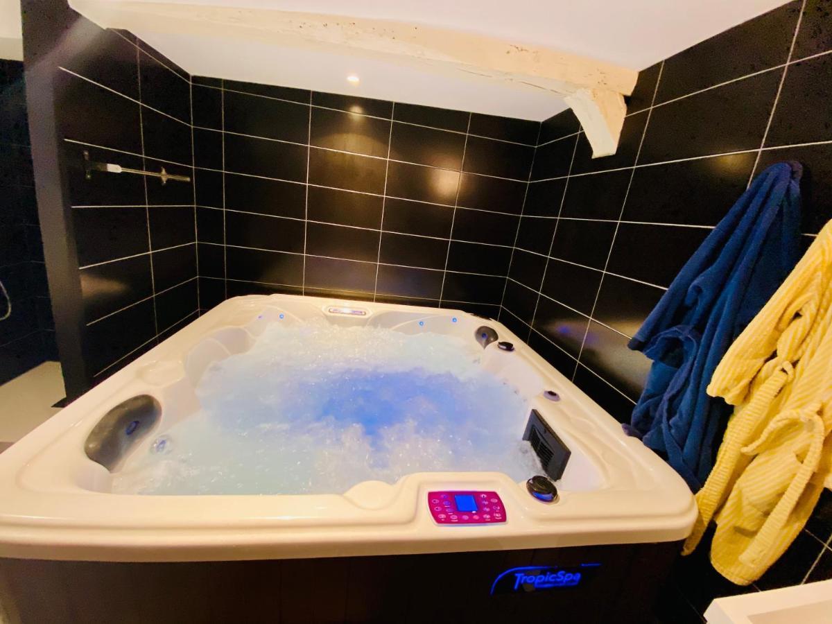 Escapade Romantique - Jacuzzi Et Parking Prive - 002 Apartment Rouen Ngoại thất bức ảnh